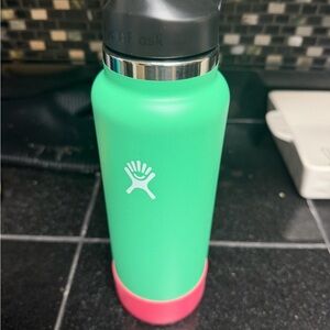 Hydro Flask Mint Green with Coral Base